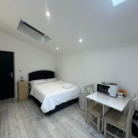 Studio Room Next To Gatwick Crawley  Exteriér fotografie